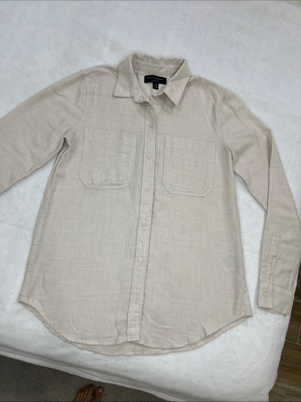Banana Republic Cream Button-Front Shirt . - Picture 10 of 10